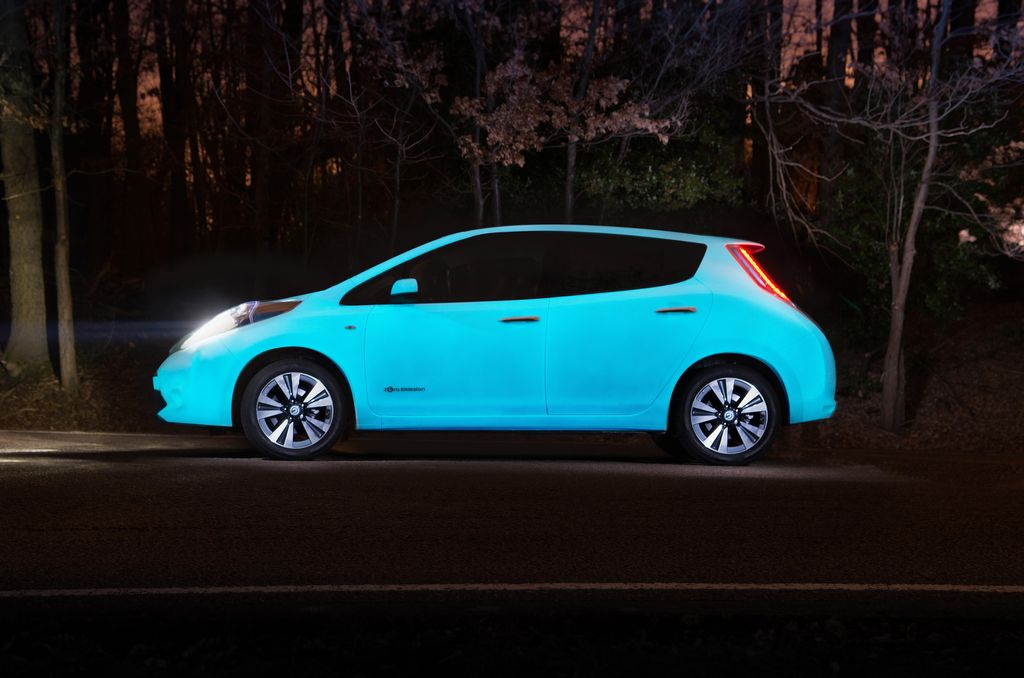 La Nissan Leaf brille la nuit !