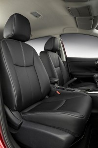 Nissan Pulsar GT intérieur - Vivre Auto