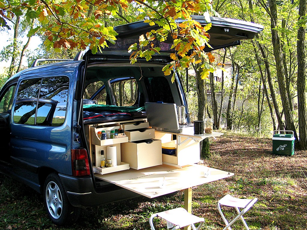 Guide pour transformer sa voiture en mini camping car ?