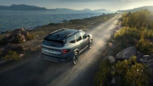 Vue arrière du Dacia Bigster hybrid-g 150 4X4e