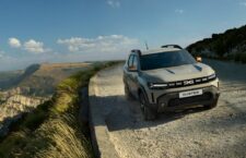 Vue de face du Dacia Bigster hybrid-g 150 4X4