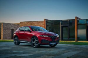 Nouvel Alfa Romeo Tonale 2026 SUV compact design italien sportivité rouge brera intérieur alcantara