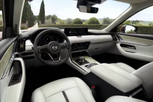 Intérieur du Mazda CX-80 2024