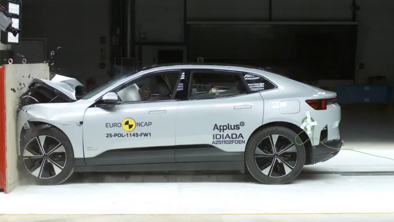 La Polestar 4 obtient la note maximale de 5 étoiles au test Euro NCAP 2025