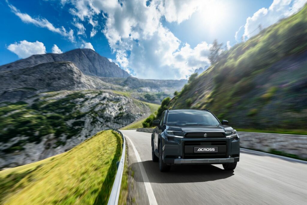 Nouveau Suzuki Across (2026) : Le SUV Hybride Rechargeable se renouvelle