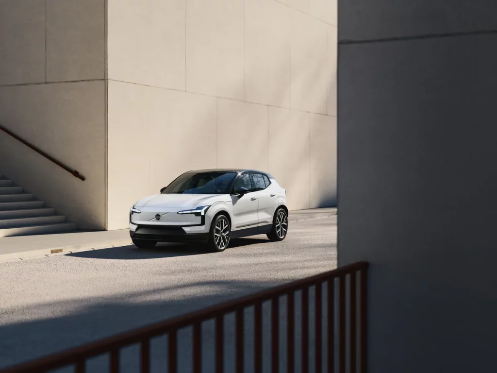 Volvo EX30 (2026) : Une nouvelle motorisation « Long Range » et la technologie V2L au programme