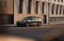 Vue de face du nouveau Volvo EX60 2026