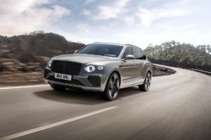 Bentley Bentayga Artenara Edition avec calandre Mulliner et jantes polies de 22 pouces.
