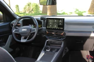 Planche de bord Dacia Bigster avec écran tactile 10 pouces.