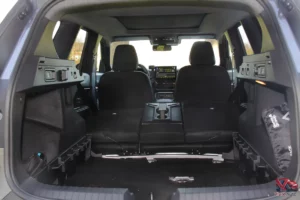 Volume de coffre géant de 667 litres du Dacia Bigster avec sièges rabattus.