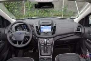 Ford Kuga 1.5 TDCi 120 Powershift Vignale 2018 intérieur