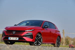 La nouvelle face avant de la Peugeot 308 restylée GT Hybrid 145 Rouge Elixir
