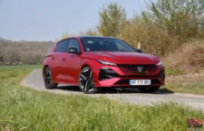 La nouvelle face avant de la Peugeot 308 restylée GT Hybrid 145 Rouge Elixir