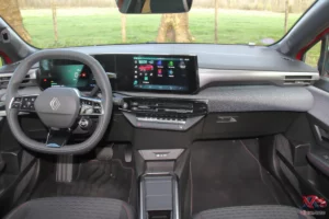 Habitacle Renault Clio 6 avec système OpenR Link et textile recyclé.