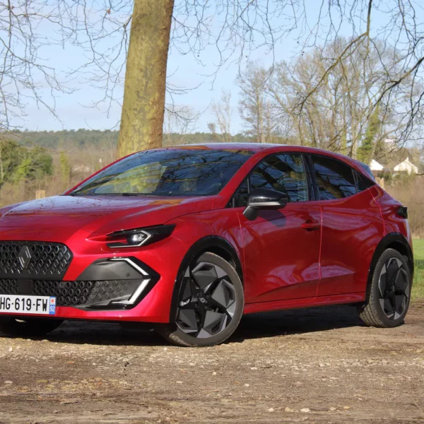 Essai Renault Clio 6 E-Tech 160 Techno : La reine est-elle toujours indétrônable ?