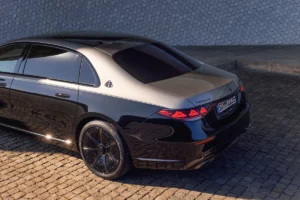 Photo de l'arrière de la Mercedes-Maybach Classe S 2026