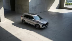 Vu avant du nouveau SUV 7 places MG MGS9 PHEV en gris.