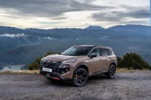 Le Nissan X-Trail N-Trek se distingue par des détails personnalisés « Rouge Magma »