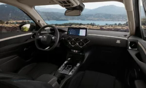 Intérieur Alcantara et surpiqûres or DS 3 Sarah Lavoine