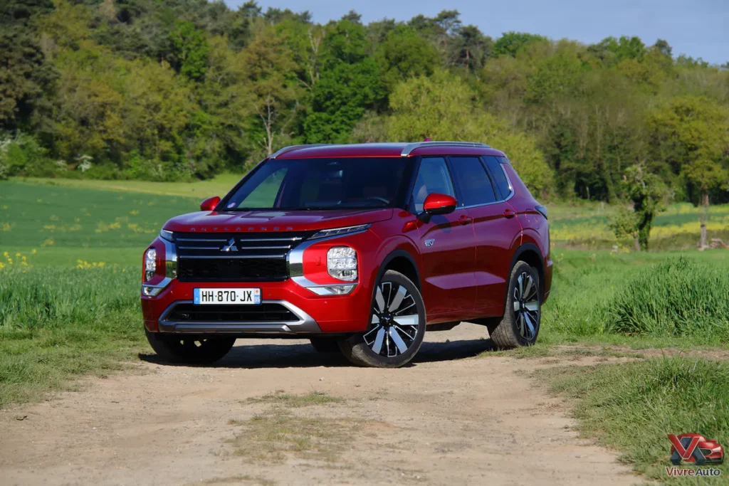 Essai Mitsubishi Outlander PHEV 2026 : Un géant face à la guillotine fiscale