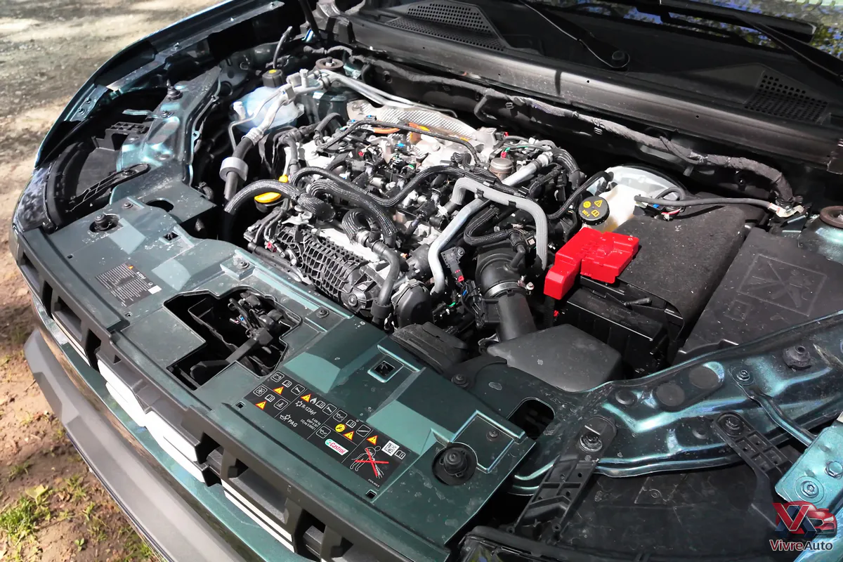 moteur-3-cylindres-capot-ouvert-dacia-duster-eco-g-120