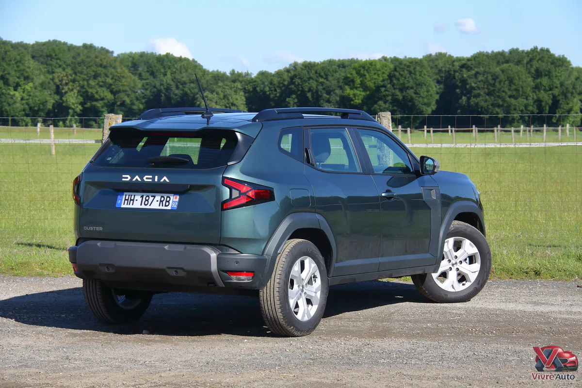 dacia-duster-eco-g-120-expression-design-exterieur-suv-vert-face-arriere