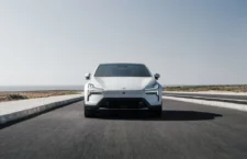 polestar-4-coupe-electrique-2026-blanc-face-avant