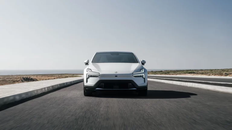 polestar-4-coupe-electrique-2026-blanc-face-avant
