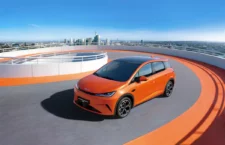 byd-dolphin-g-dm-i-citadine-orange-design-exterieur-piste-essai