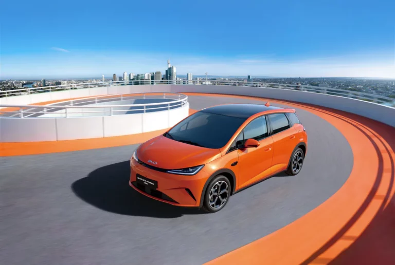 byd-dolphin-g-dm-i-citadine-orange-design-exterieur-piste-essai