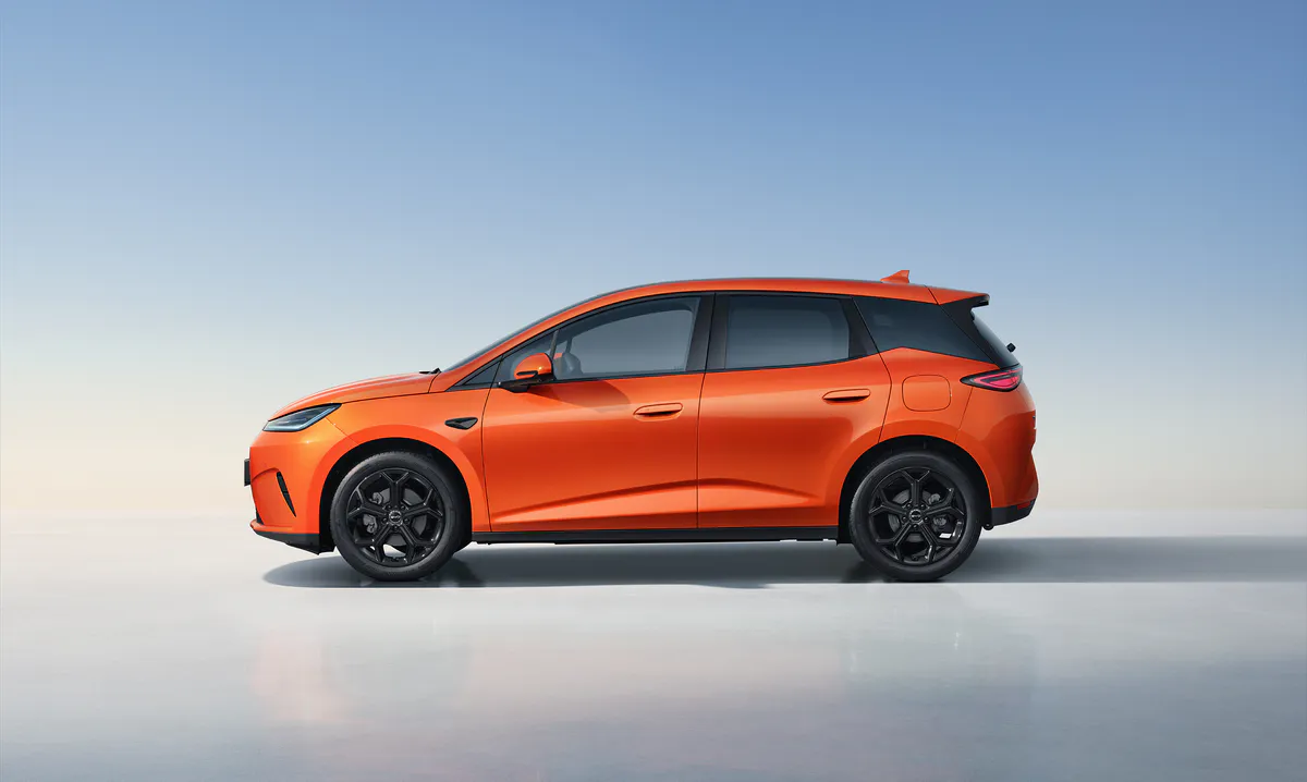 byd-dolphin-g-dm-i-citadine-orange-design-exterieur-profil
