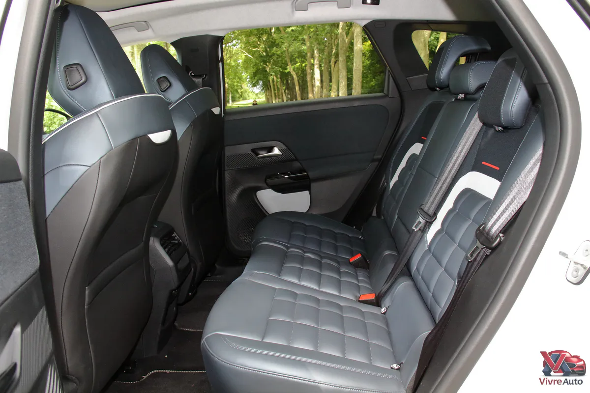 banquette-arriere-espace-jambes-habitabilite-suv-familial-citroen-c5-aircross