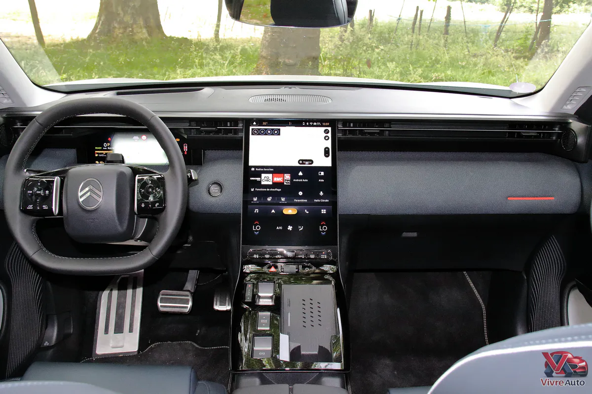 ecran-cascade-tactile-planche-de-bord-ambiance-hype-blue-citroen-c5-aircross