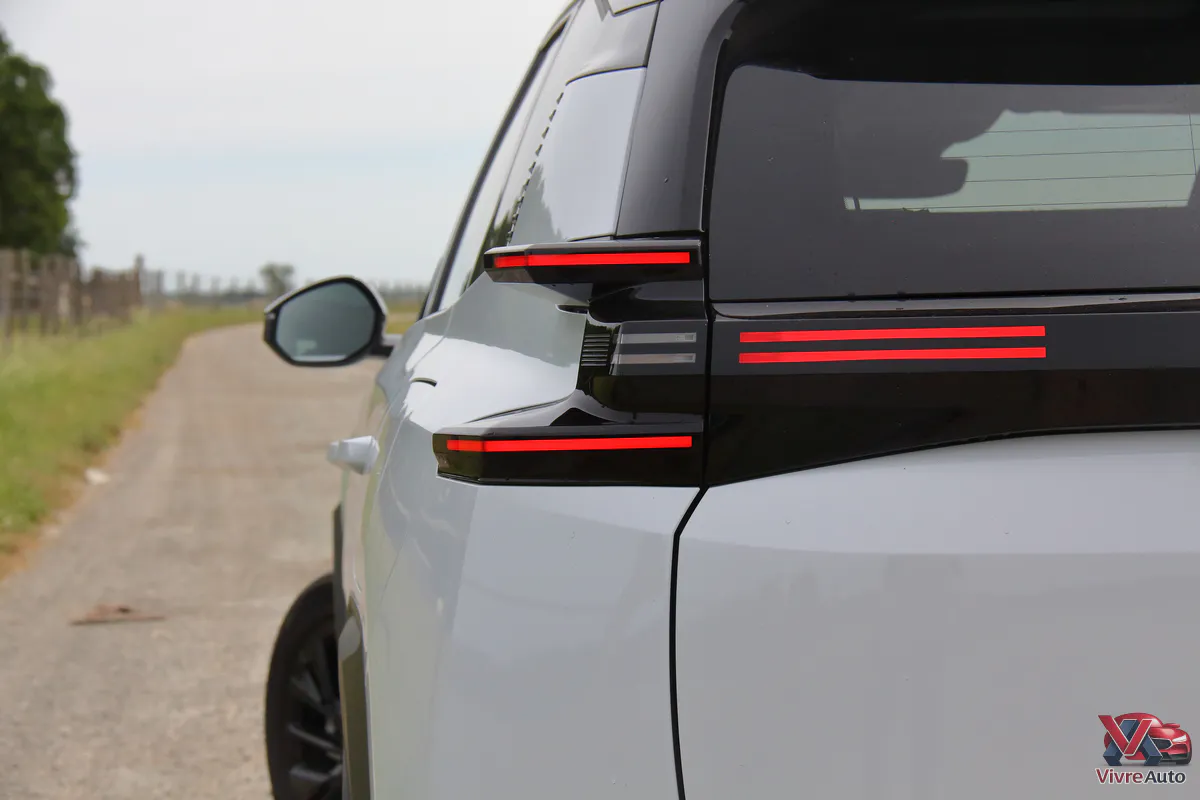 citroen-c5-aircross-hybride-rechargeable-max-blanc-okenite-design-exterieur-light-wings