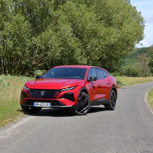 Essai Peugeot 408 restylée (2026), va t-elle enfin séduire ?