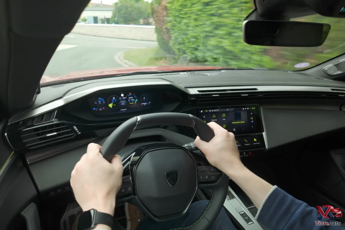 essai-routier-peugeot-408-plug-in-hybrid-240-ch-jantes-monolithe-20-pouces