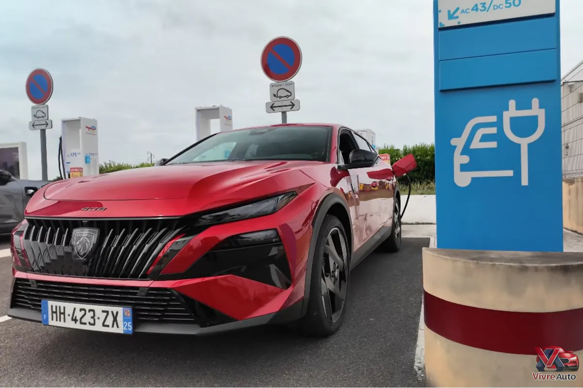 charge-borne-peugeot-408-plug-in-hybrid-240-ch