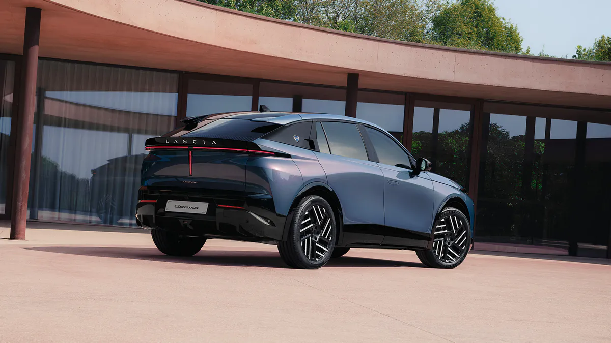 lancia-gamma-crossover-fastback-design-exterieur-silhouete-poupe-effilee