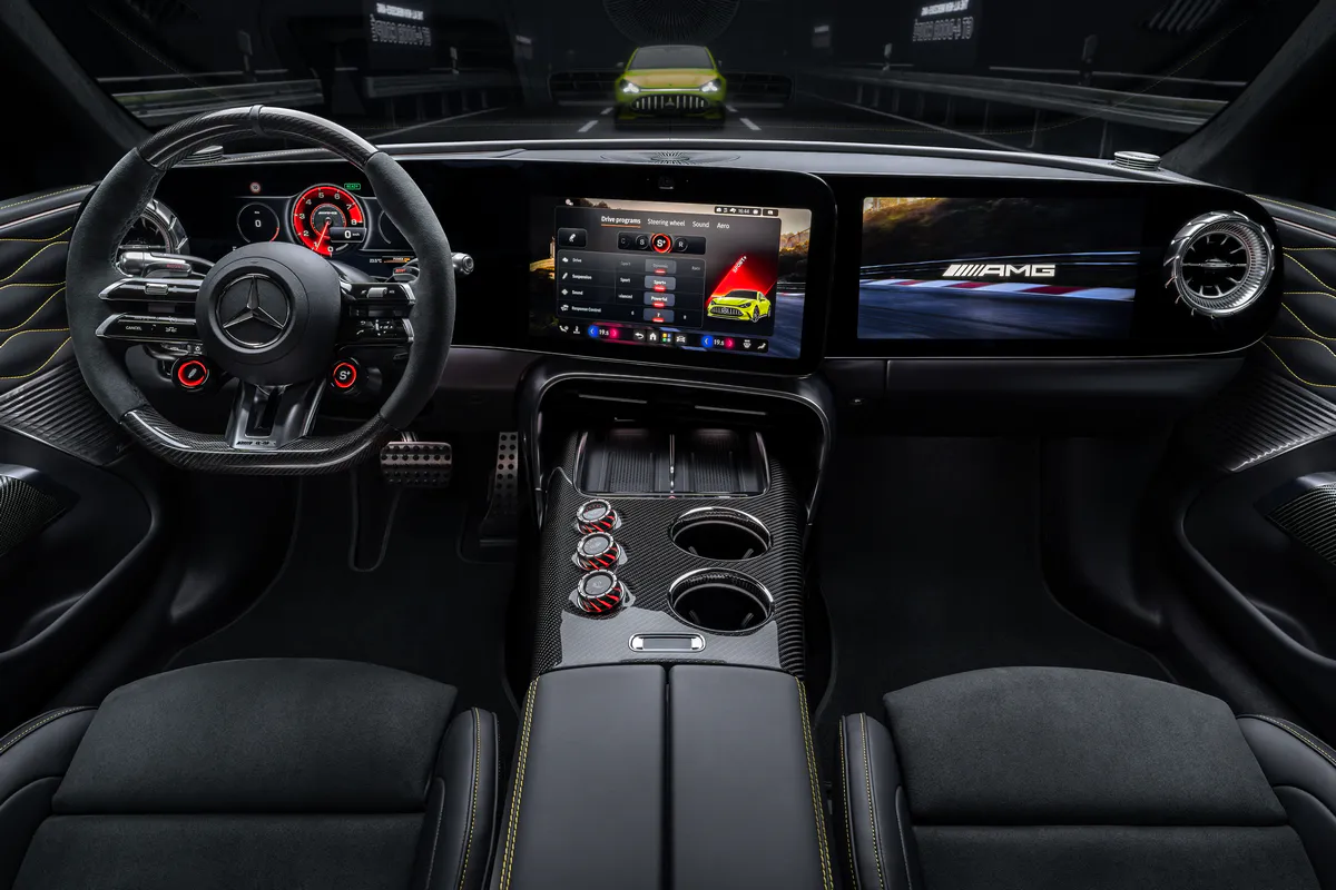 cockpit-interieur-vitre-seamless-glass-boutons-rotatifs-mercedes-amg-gt