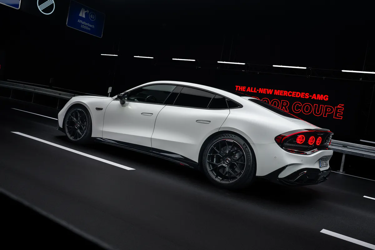 mercedes-amg-gt-coupe-4-portes-electrique-design-exterieur-fastback-sportif