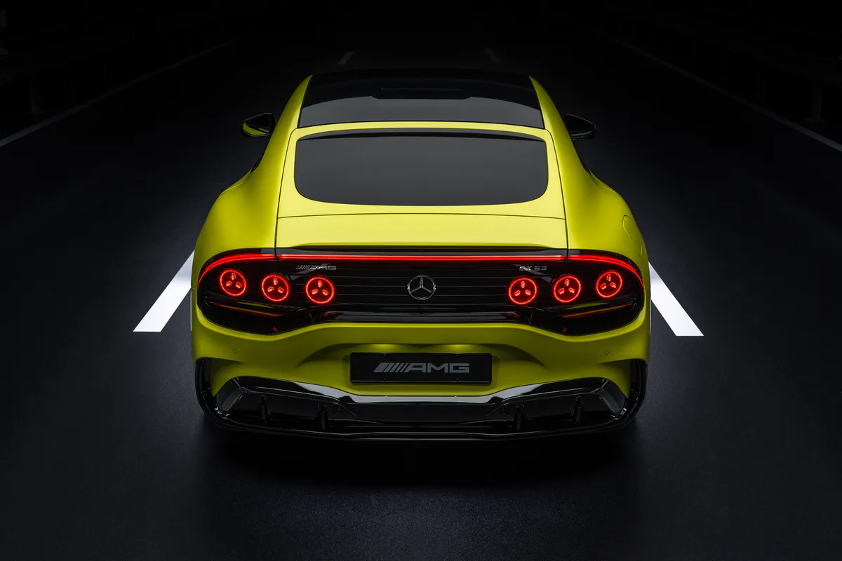 mercedes-amg-gt-coupe-4-portes-electrique-design-exterieur-fastback-sportif