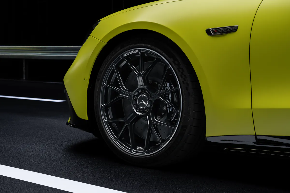 mercedes-amg-gt-coupe-4-portes-electrique-design-exterieur-fastback-sportif
