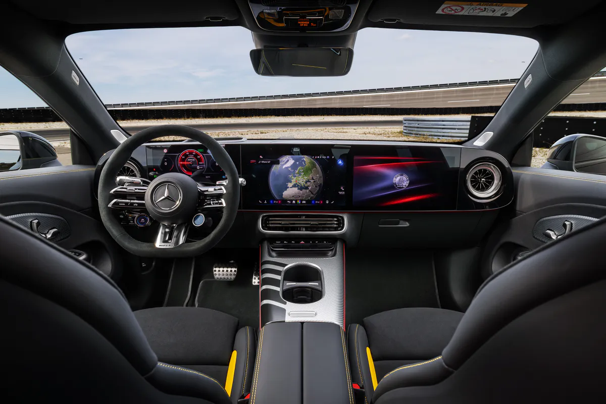 interieur-mbos-sieges-performance-amg-cla-45