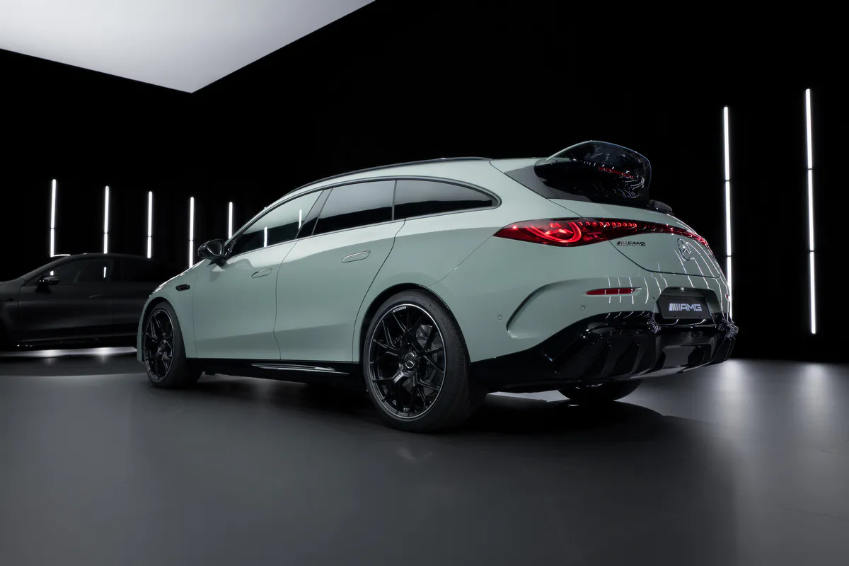 mercedes-amg-cla-45-shooting-brake-aileron-actif