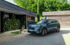 peugeot-e-5008-dog-edition