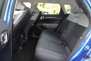 Espace aux jambes généreux aux places arrière Kia EV4