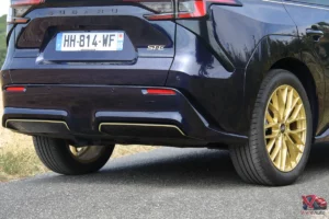 Stickers arrière dorés du pack ST-E du Subaru Solterra