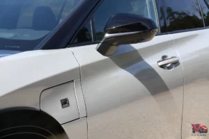 La trappe de charge du Lexus RZ 550e F-Sport