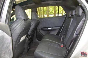 Places arrière du Lexus RZ F-Sport