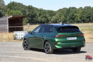 Face arrière Opel Astra Sports Tourer Vert Klover